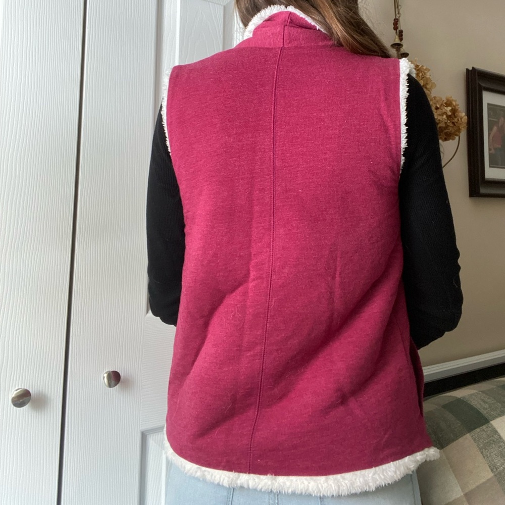 Fluffy Vest - Picture 8 of 8